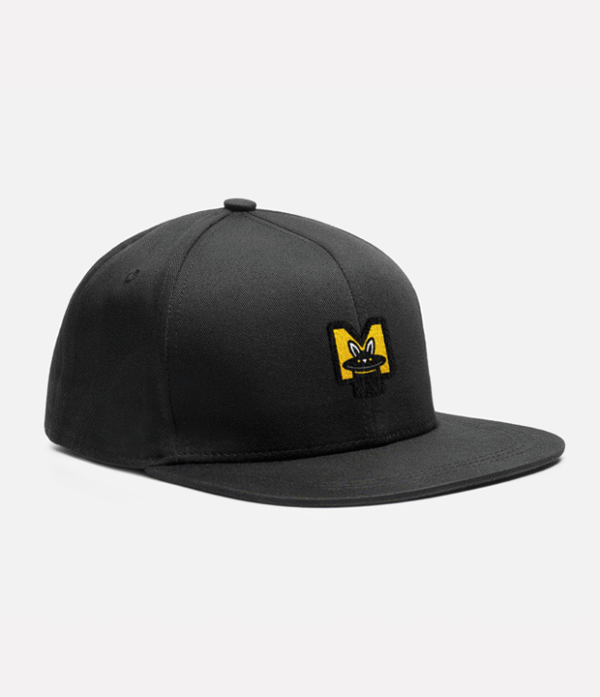 Gorro color negro bordado